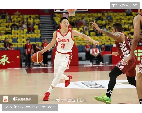 球员热身赛上演世纪吊射，全场沸腾